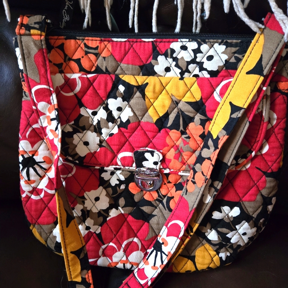 Medium size Vera Bradley crossbody purse, like new, used once